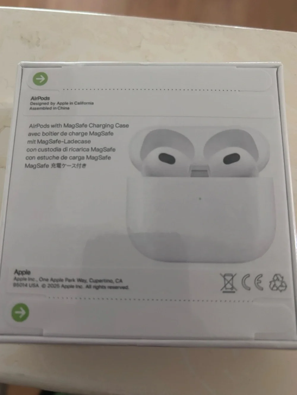 Apple White Wireless Earbuds with Lightning Charging Case